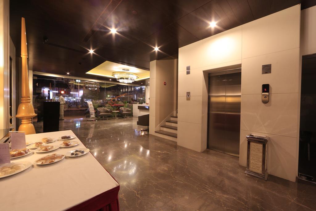 Hotel Regalia Tirupati Exterior photo